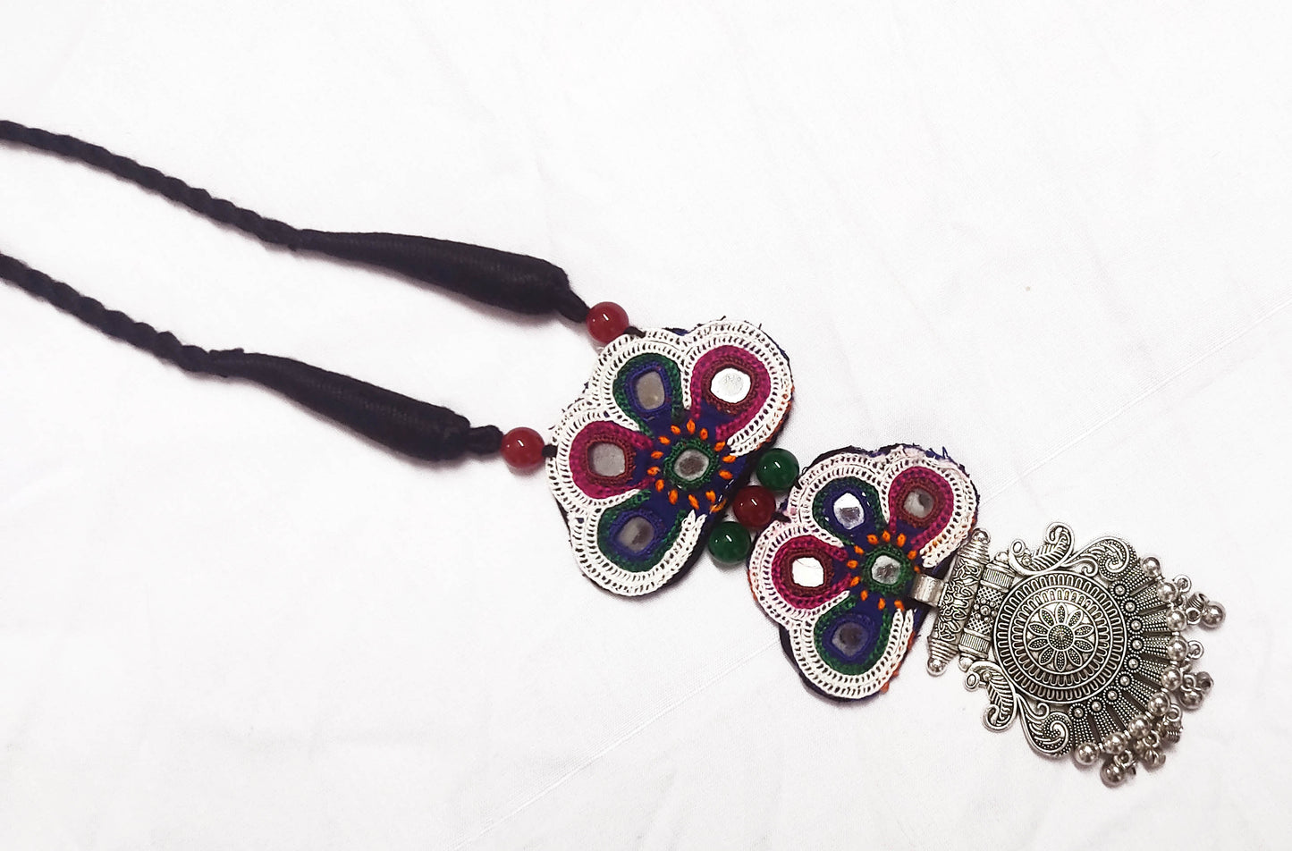ZUBEIDA: Handmade Necklace - SIMPLY KITSCH