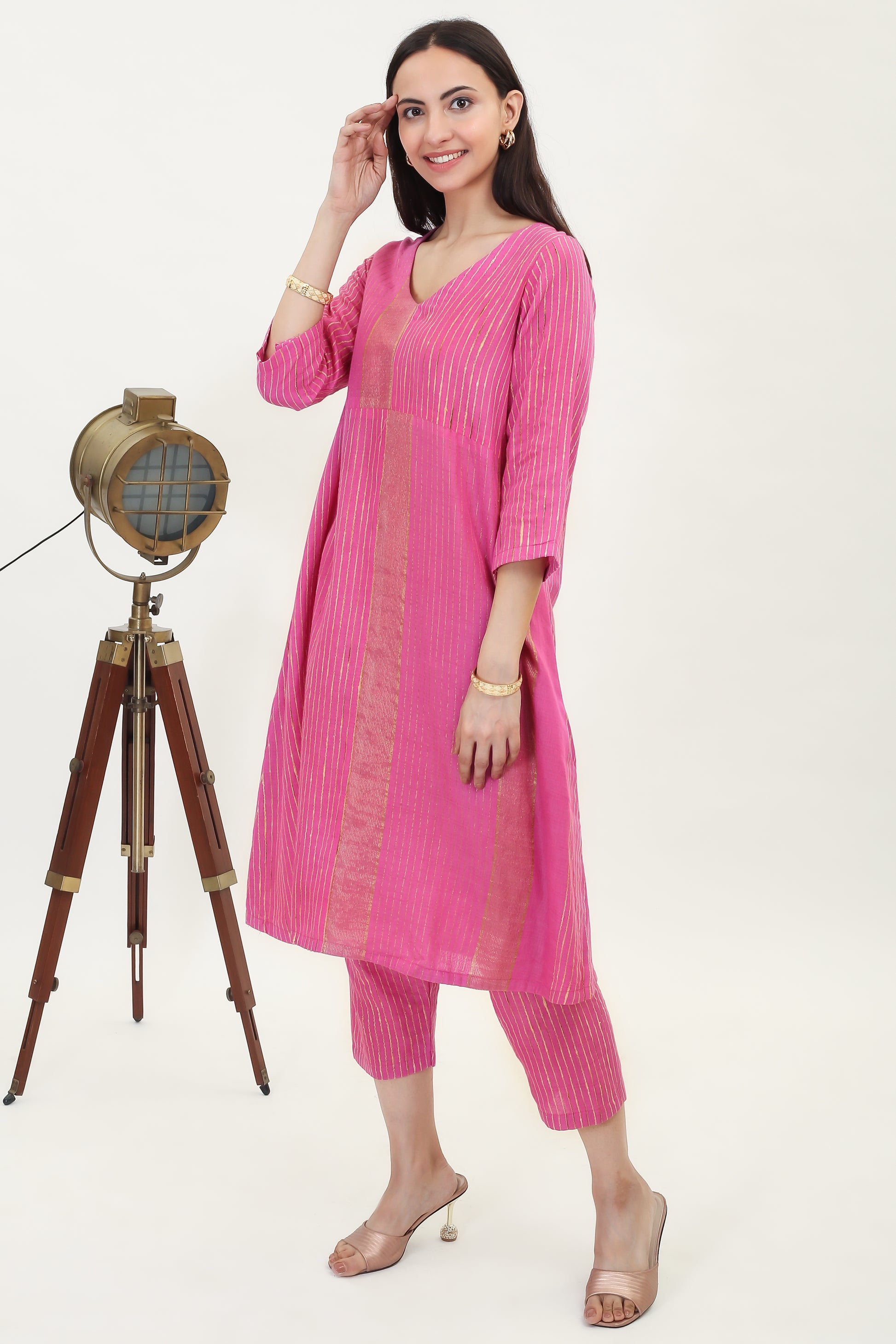 GULMOHAR: Handwoven Bhagalpuri silk kurta set - SIMPLY KITSCH