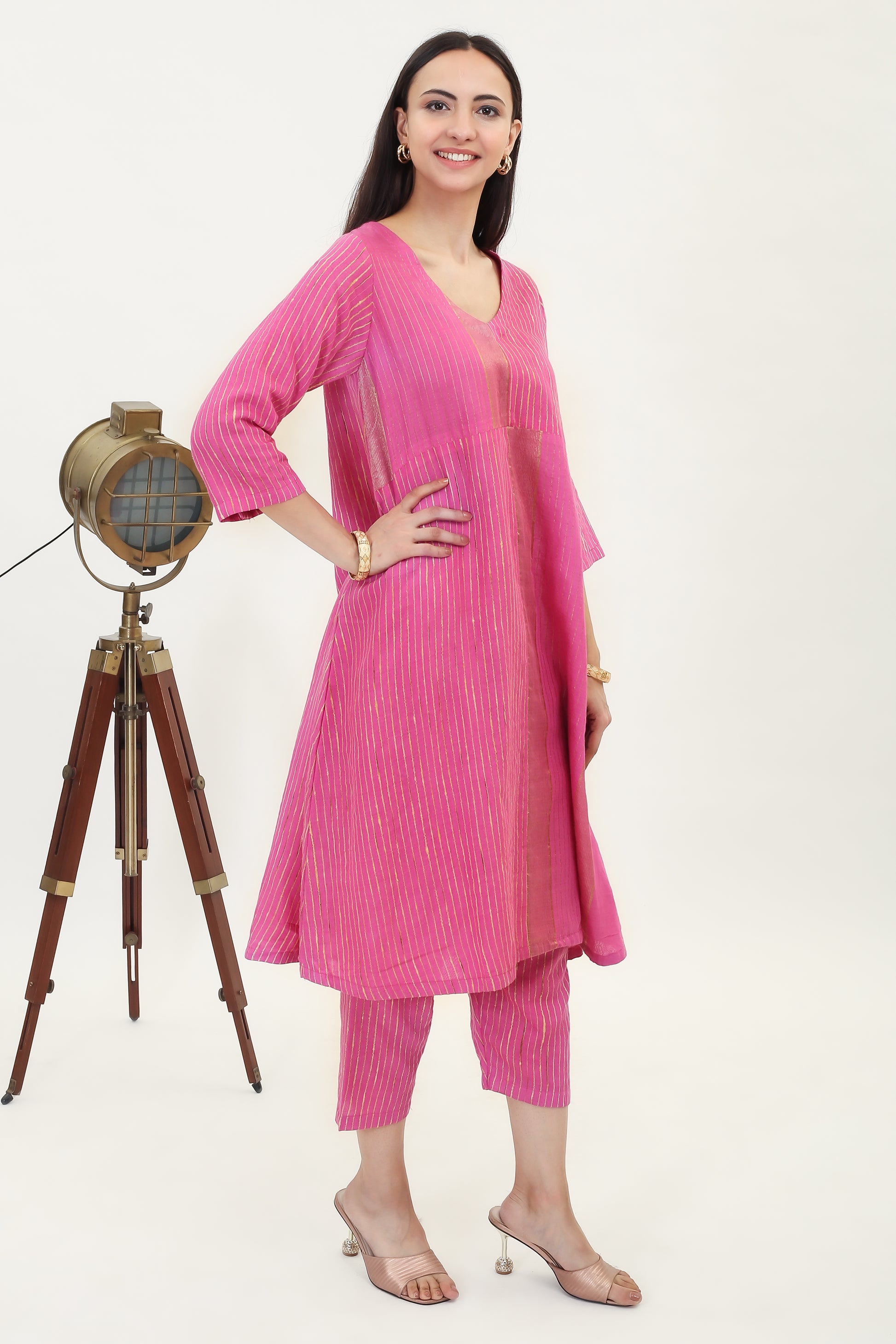 GULMOHAR: Handwoven Bhagalpuri silk kurta set - SIMPLY KITSCH